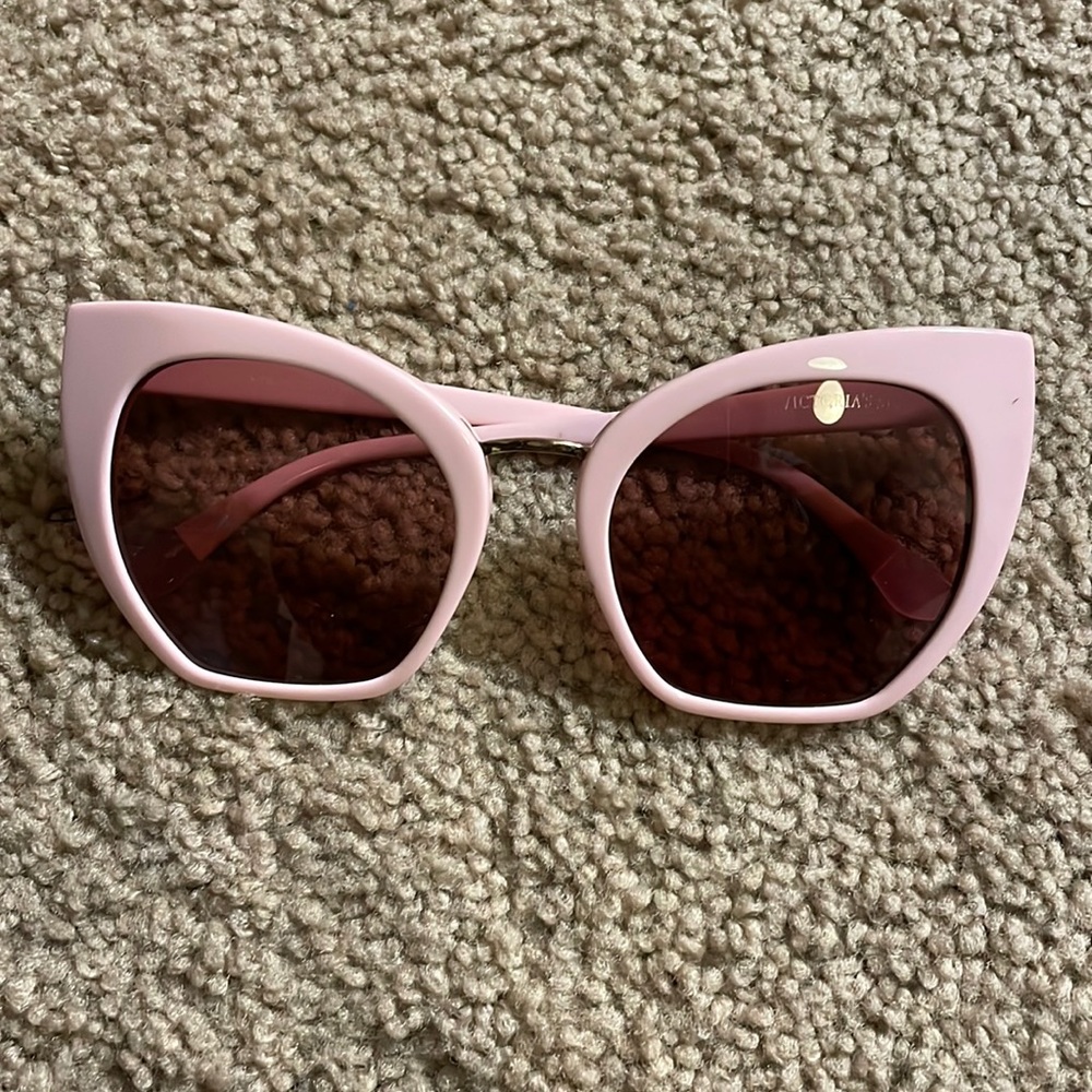 Victoria’s Secret sunglasses 🕶